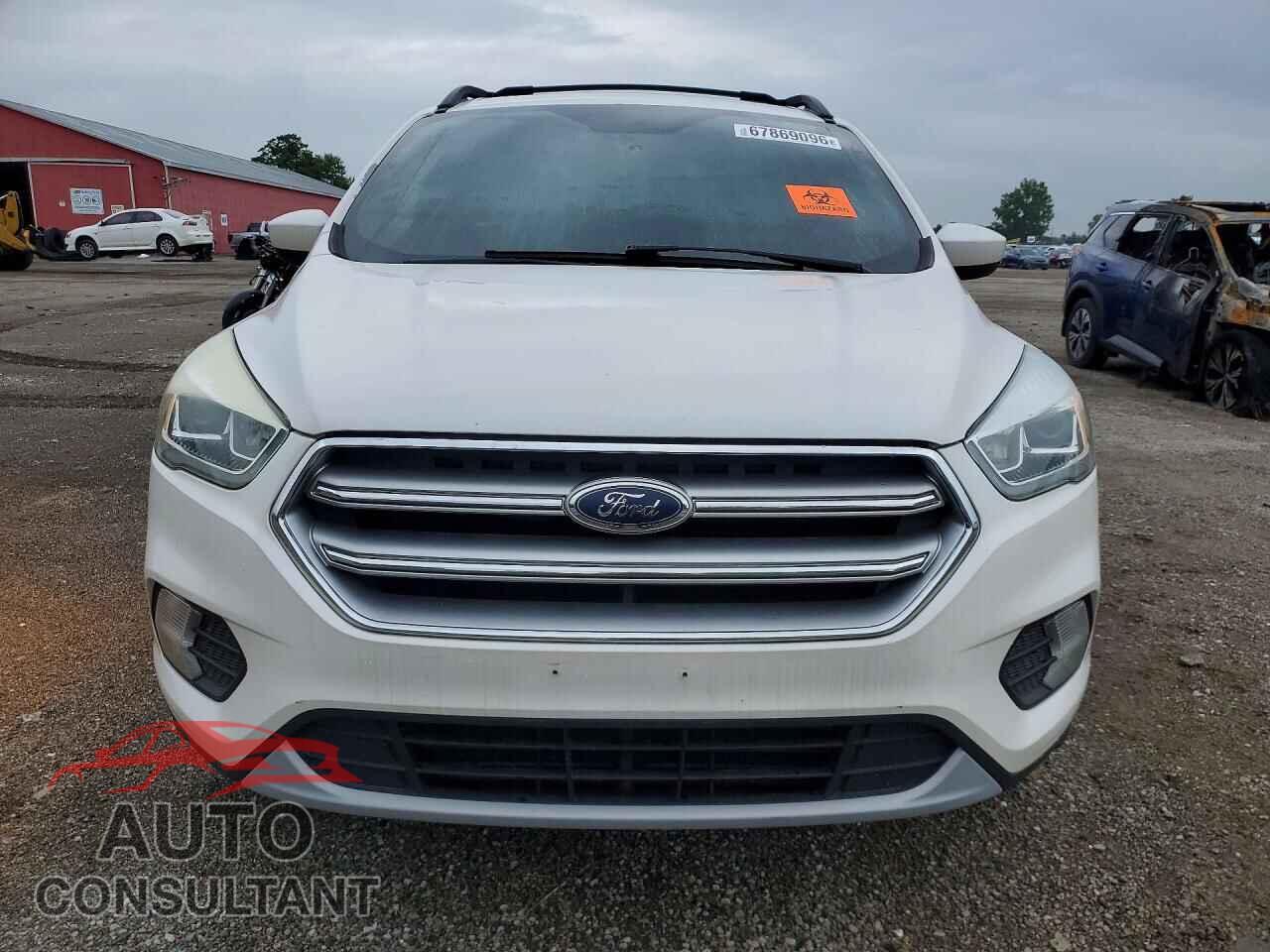 FORD ESCAPE 2017 - 1FMCU9G96HUB92793
