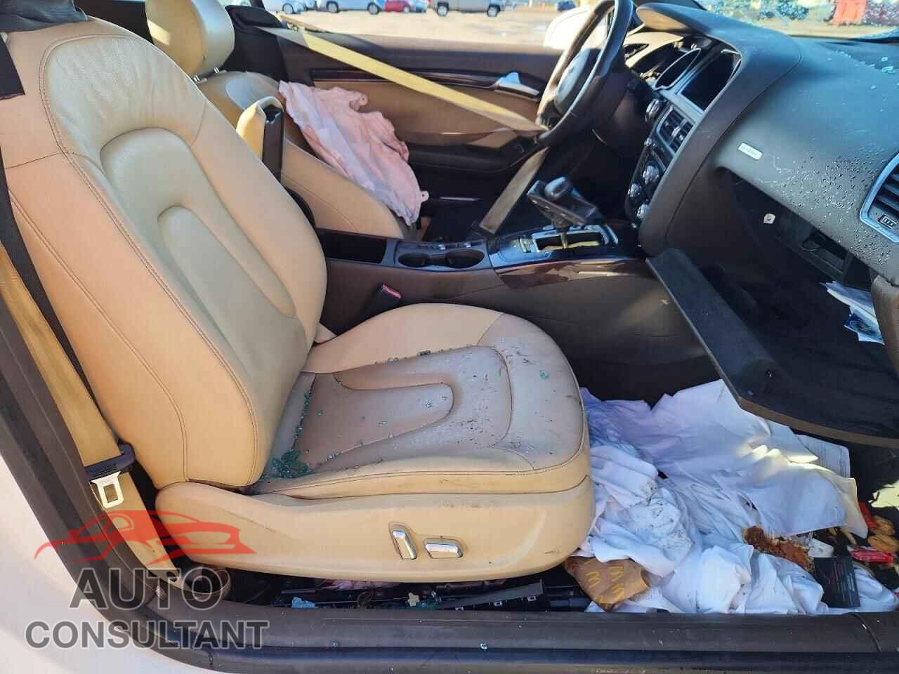 AUDI A5 PREMIUM 2013 - WAULFAFH7DN016894