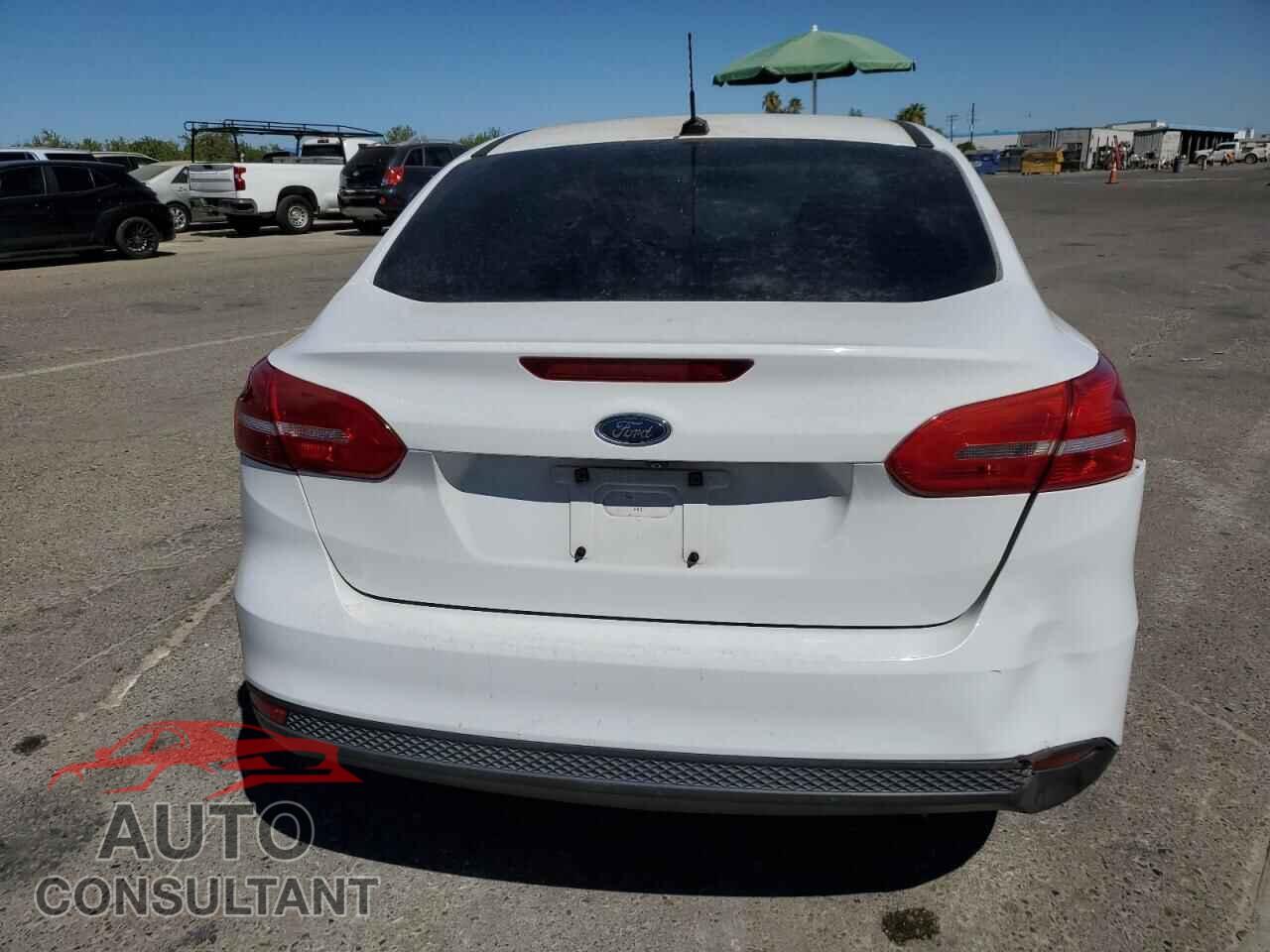 FORD FOCUS 2015 - 1FADP3E21FL343132