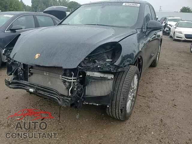 PORSCHE CAYENNE 2018 - WP1AB2A29JLA60447