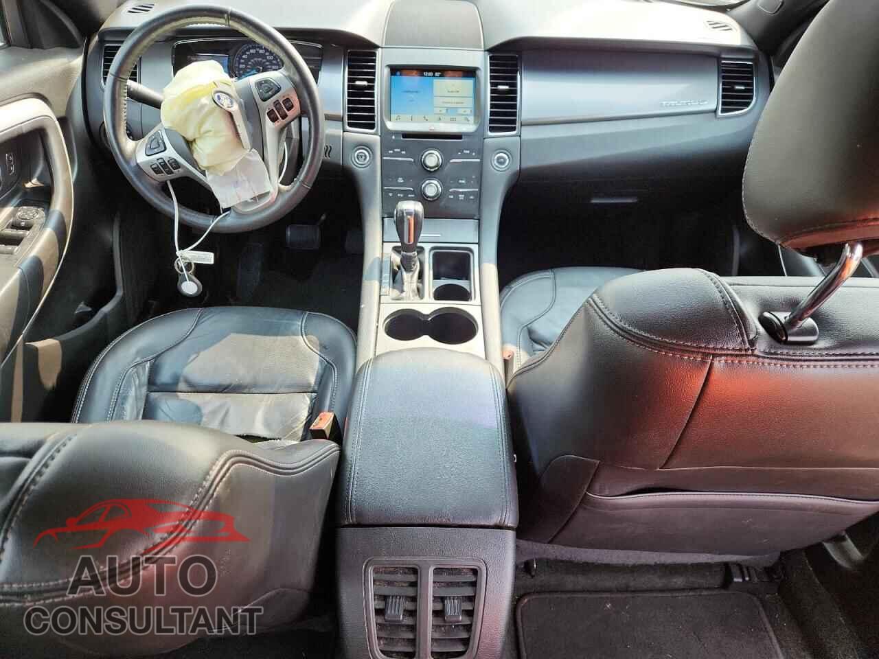 FORD TAURUS 2018 - 1FAHP2E85JG137622