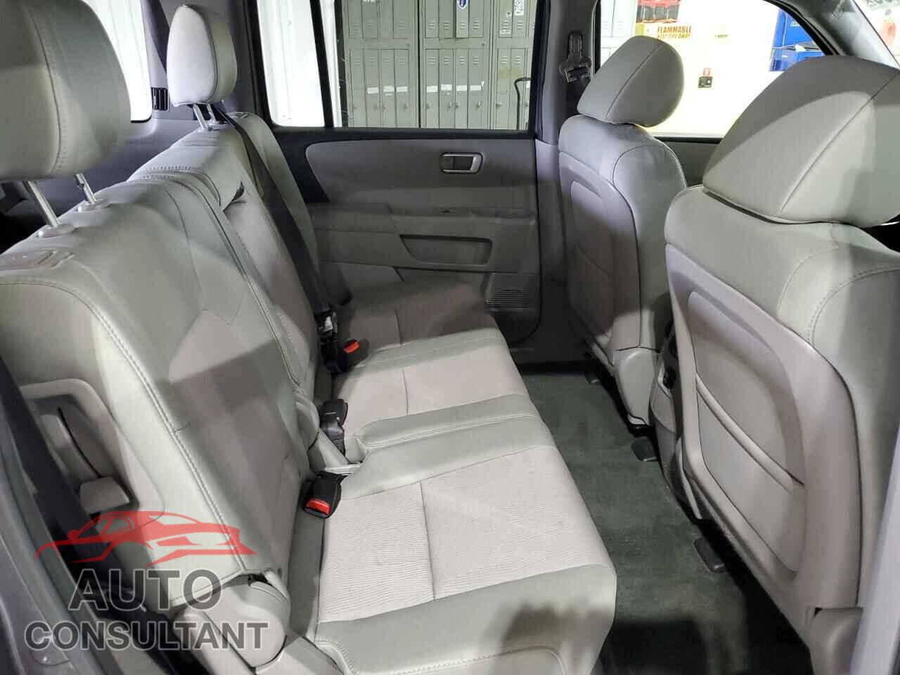 HONDA PILOT 2015 - 5FNYF4H48FB070212