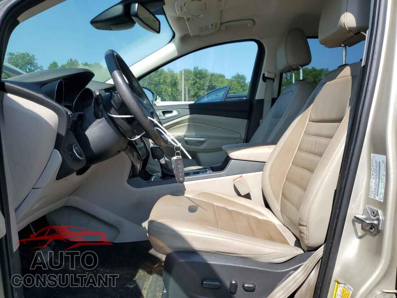 FORD ESCAPE 2017 - 1FMCU9JD4HUB56131