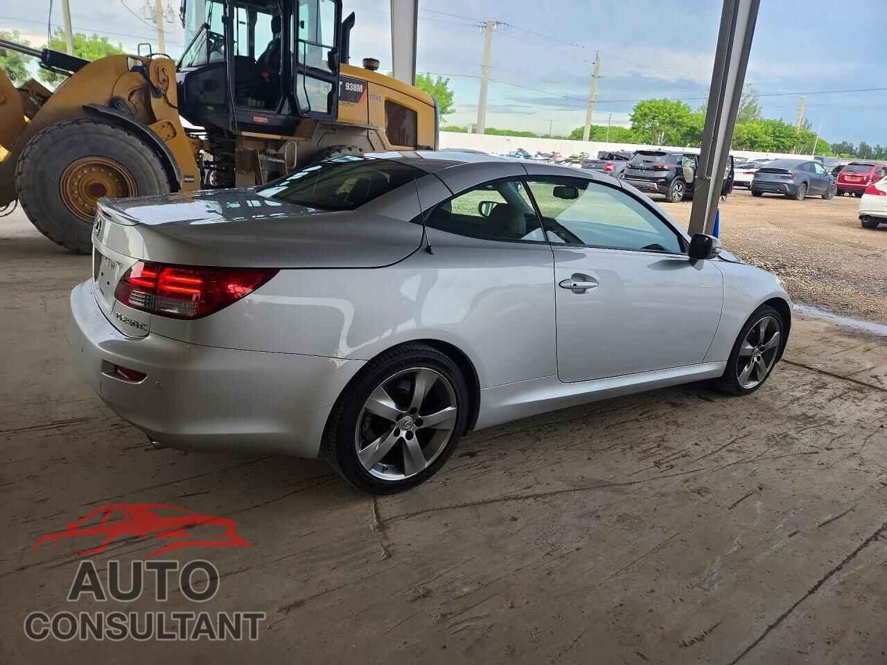 LEXUS IS 2011 - JTHFF2C22B2517646