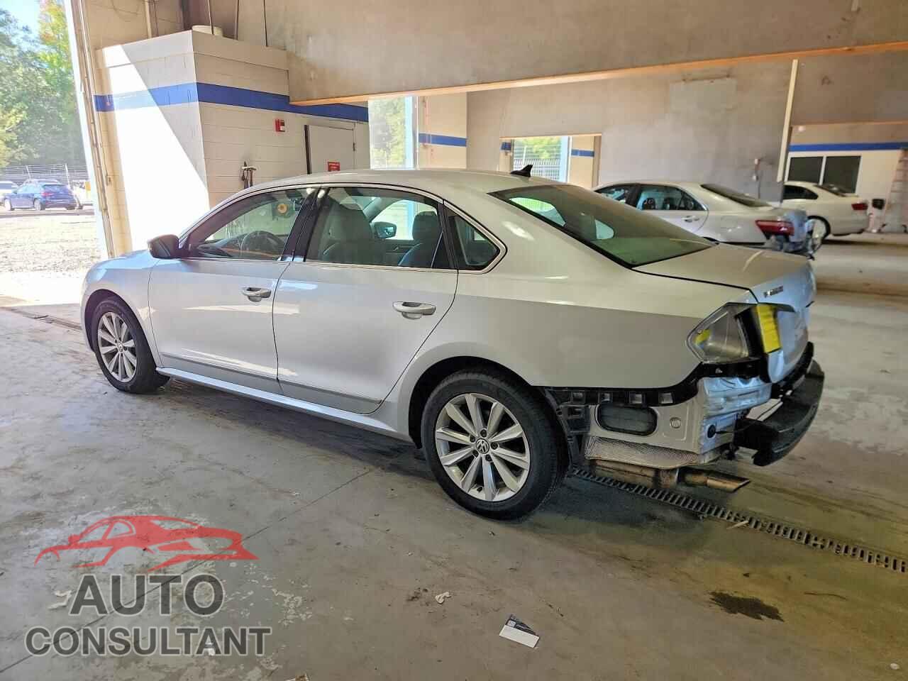 VOLKSWAGEN PASSAT 2013 - 1VWCH7A35DC070795