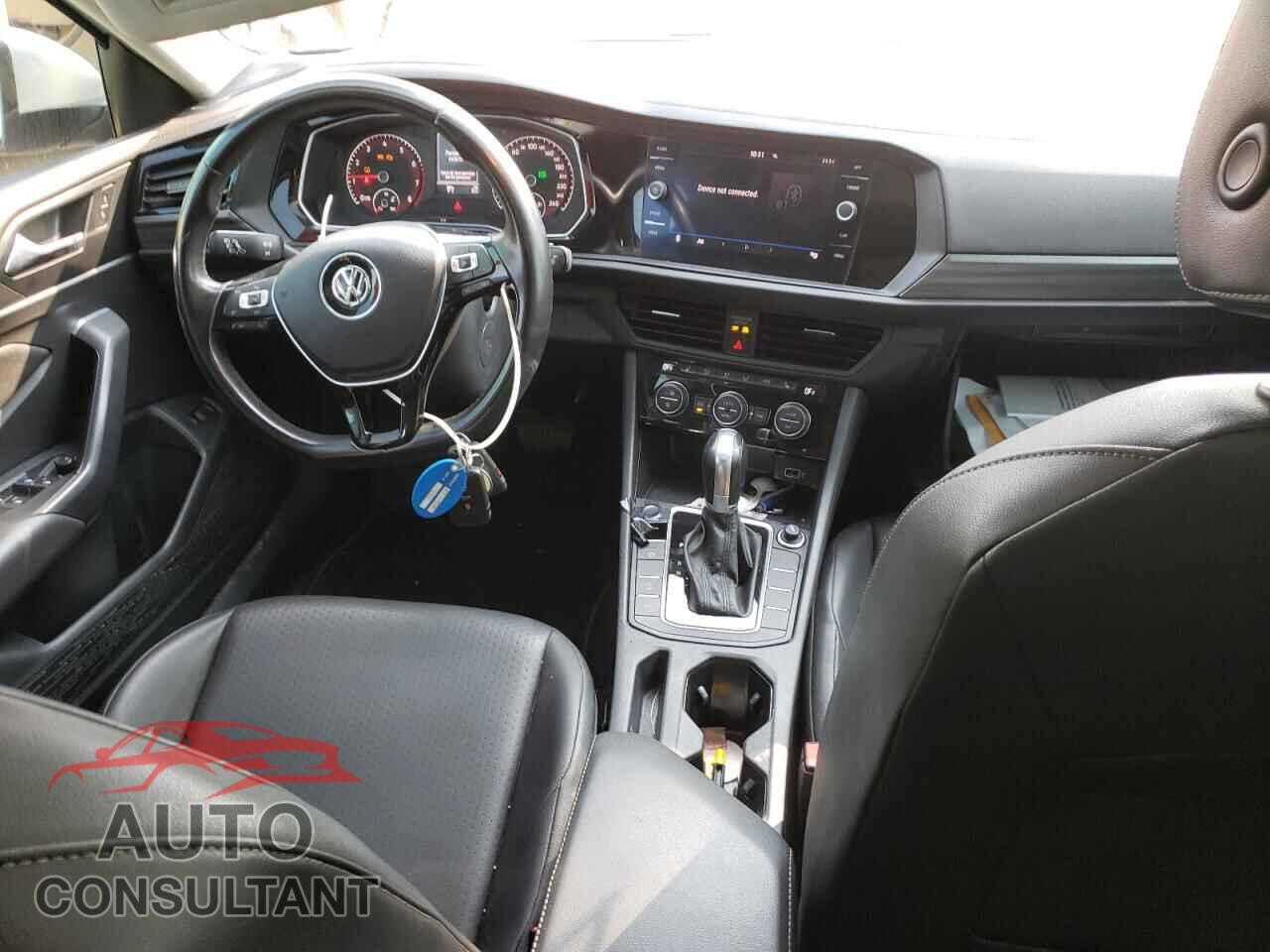 VOLKSWAGEN JETTA 2019 - 3VWE57BU4KM221663