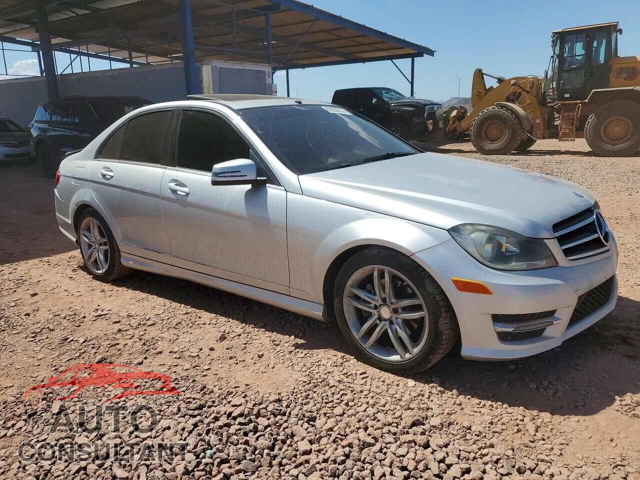 MERCEDES-BENZ C-CLASS 2014 - WDDGF4HB1EG159382