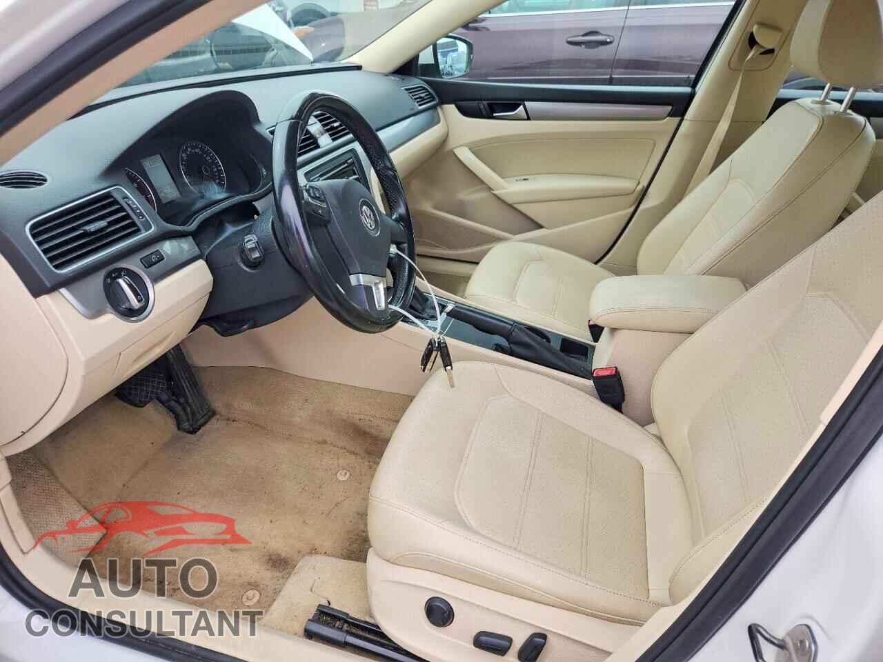 VOLKSWAGEN PASSAT 2014 - 1VWAP7A30EC017515