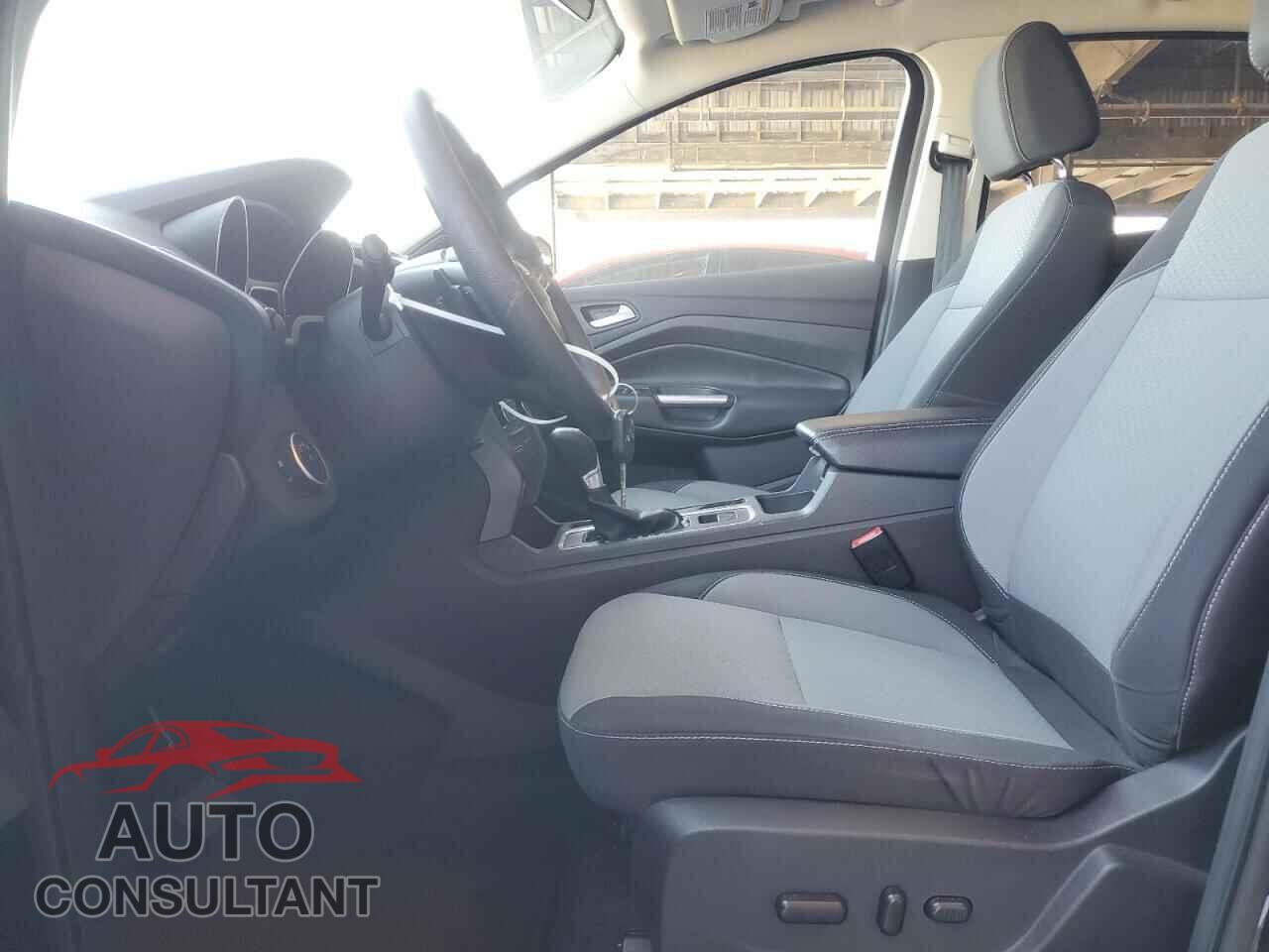 FORD ESCAPE 2017 - 1FMCU9G99HUC03382
