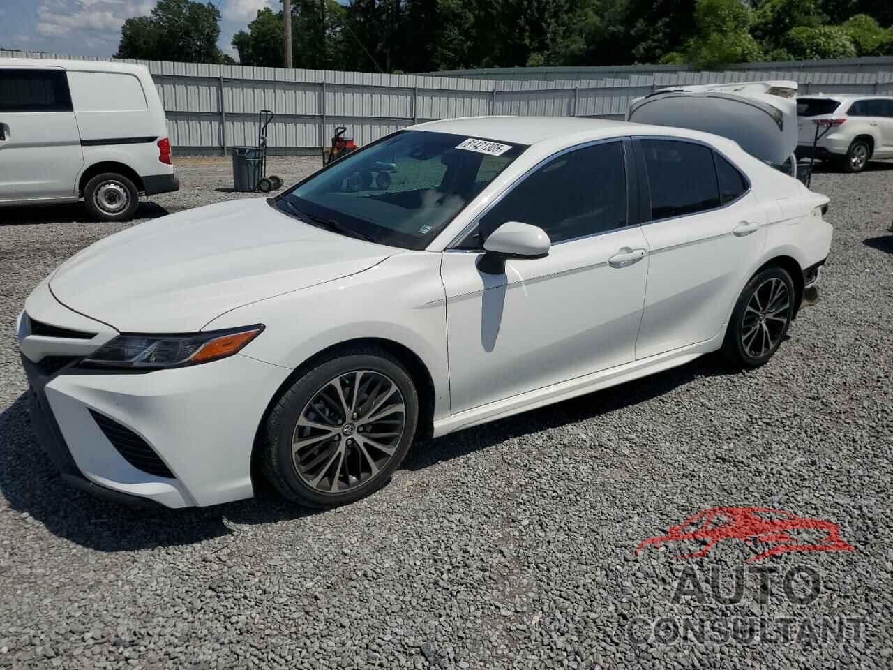 TOYOTA CAMRY 2018 - 4T1B11HK7JU041409