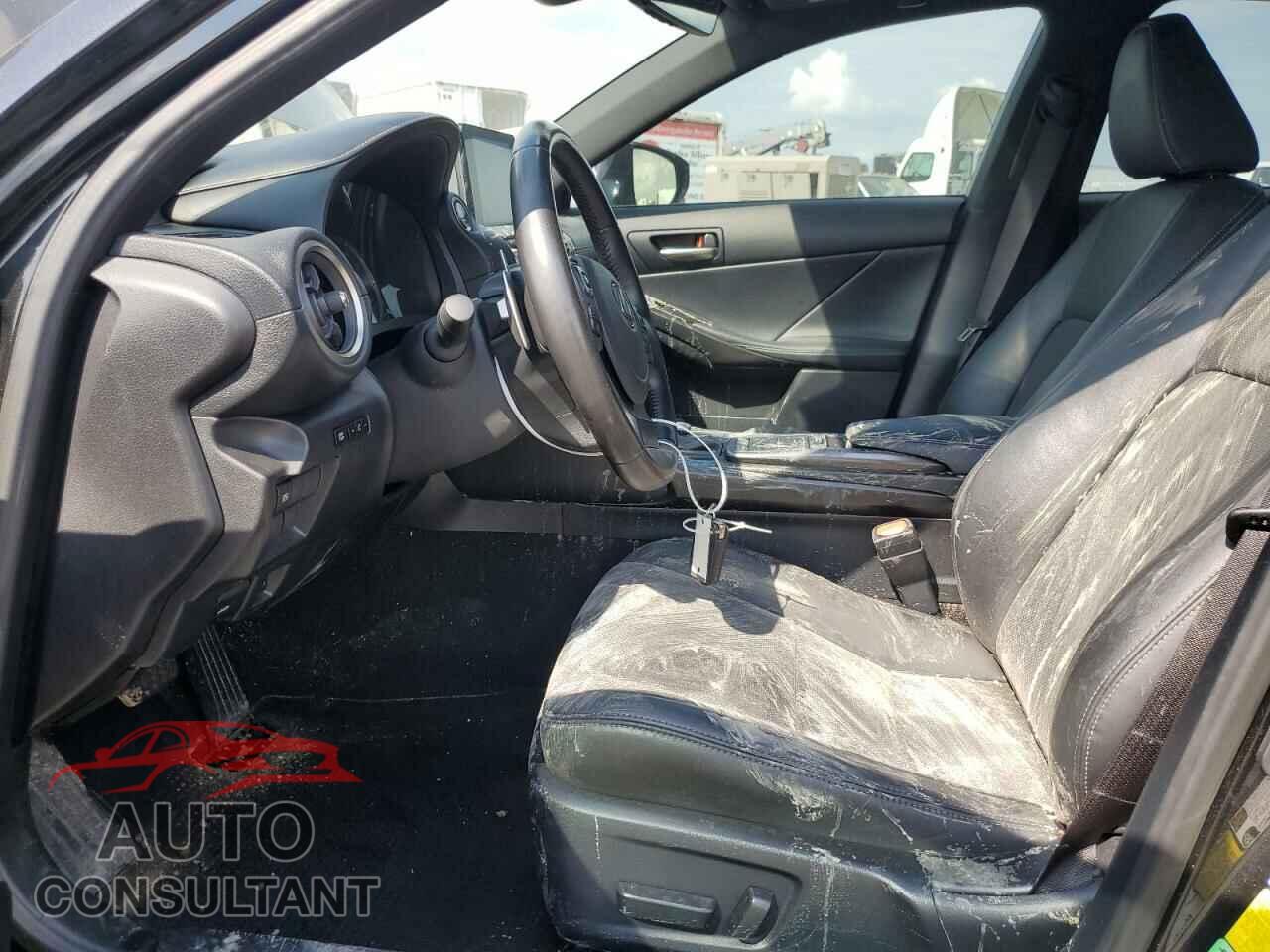 LEXUS IS 2021 - JTHCA1D27M5110563