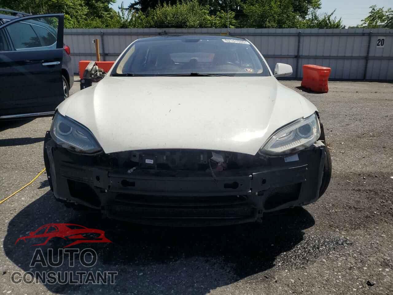 TESLA MODEL S 2013 - 5YJSA1DN0DFP18592