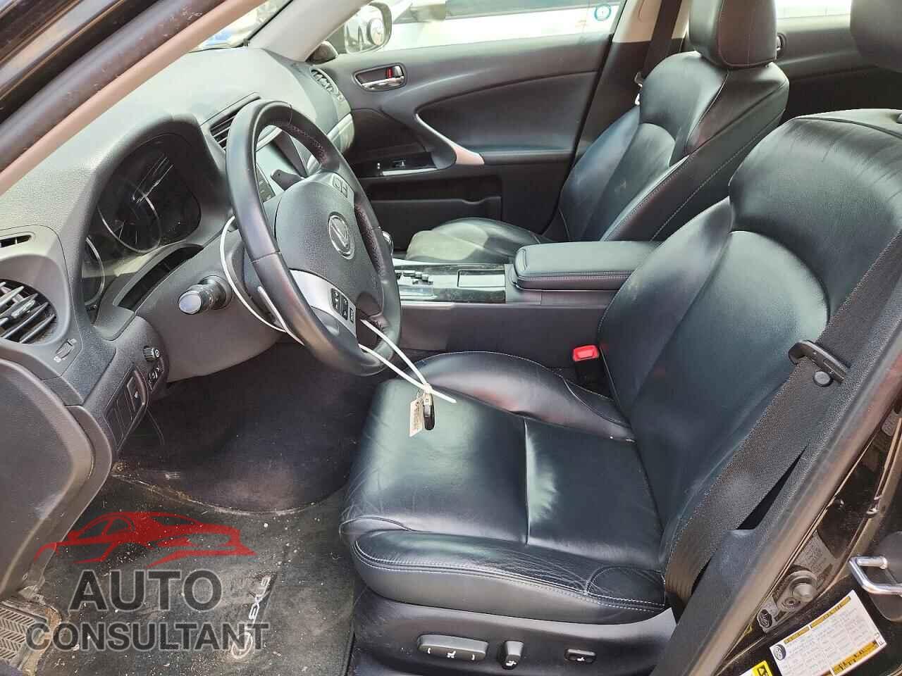 LEXUS IS 2011 - JTHCF5C29B5051457