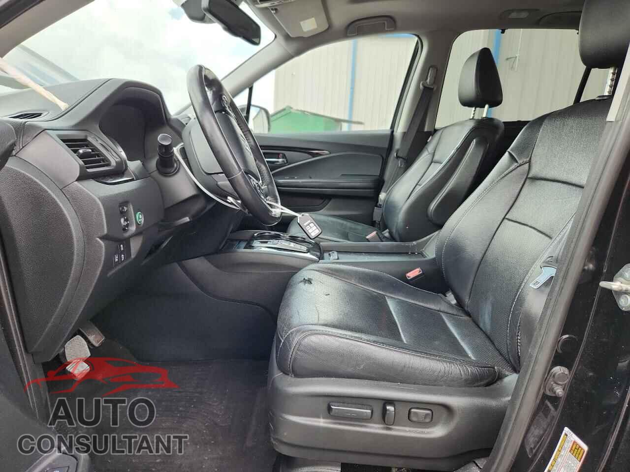 HONDA PILOT 2017 - 5FNYF6H08HB031888