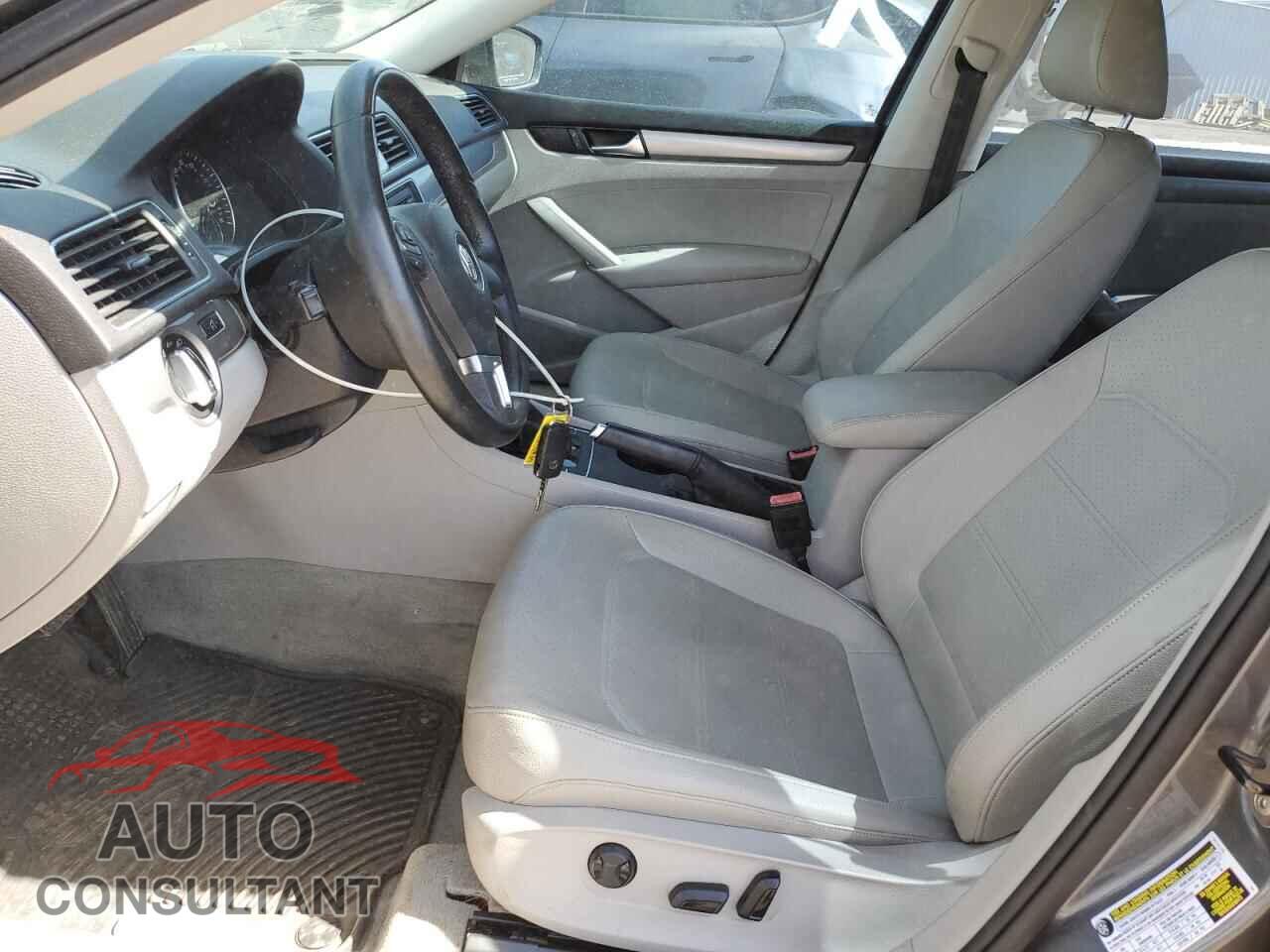 VOLKSWAGEN PASSAT 2014 - 1VWAT7A39EC041825