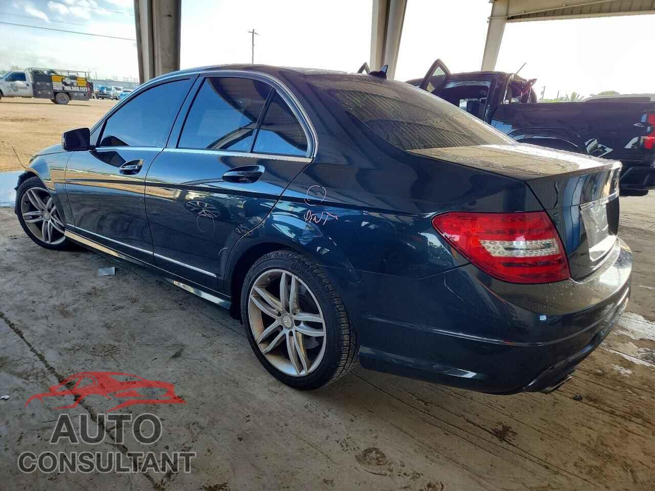 MERCEDES-BENZ C-CLASS 2012 - WDDGF8BB7CR205332