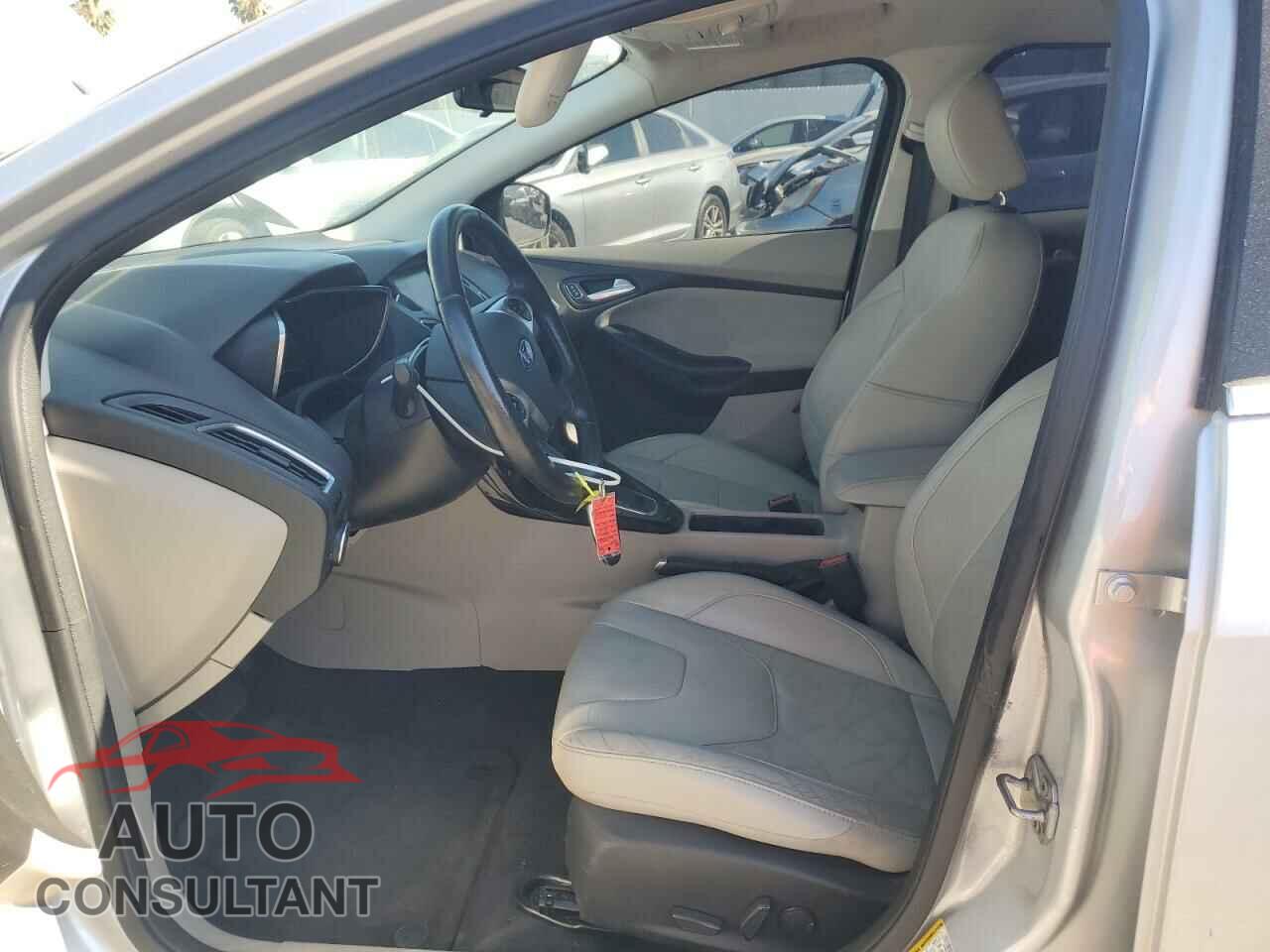 FORD FOCUS 2015 - 1FADP3R42FL380198