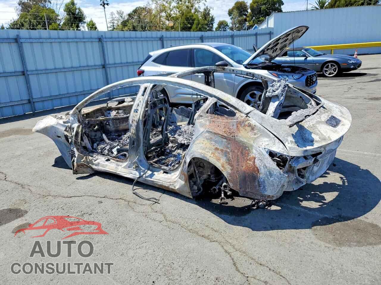TESLA MODEL 3 2024 - 5YJ3E1EA3RF863251