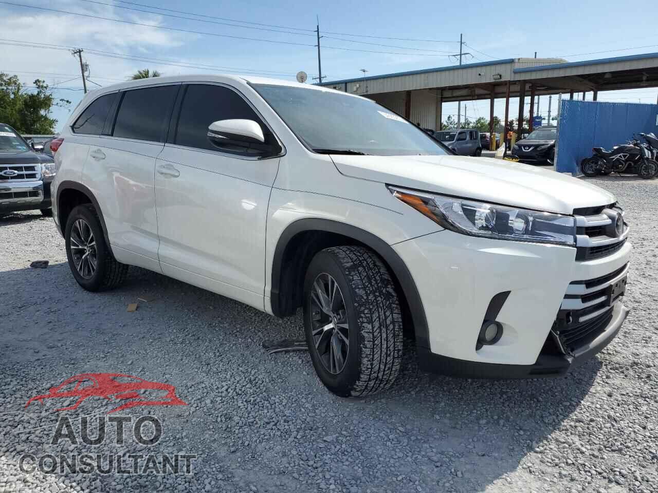 TOYOTA HIGHLANDER 2018 - 5TDZZRFH0JS240436