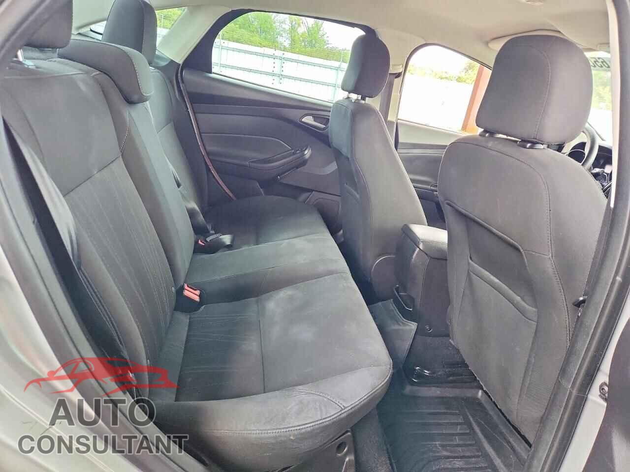 FORD FOCUS 2015 - 1FADP3F23FL277018