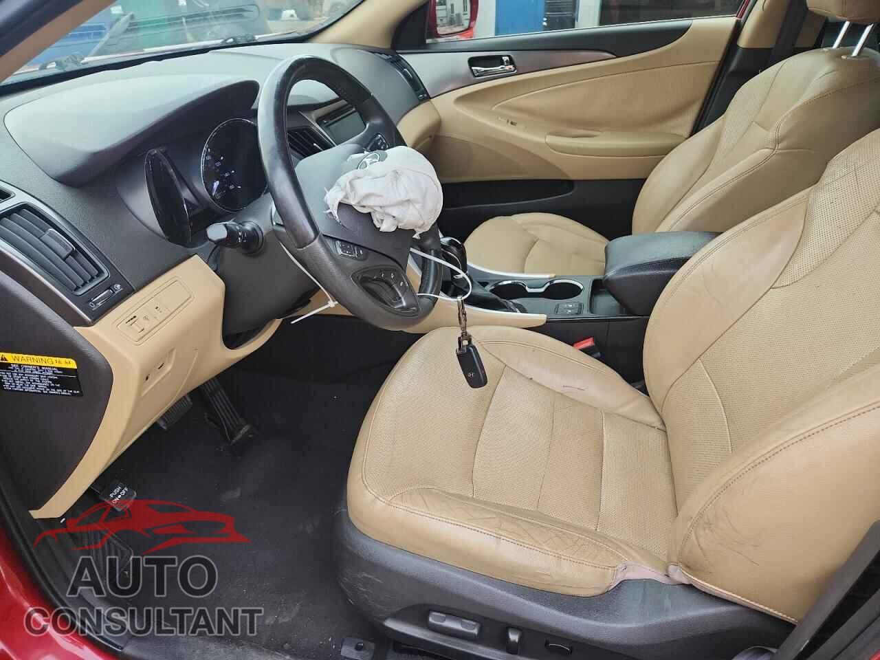 HYUNDAI SONATA 2012 - KMHEC4A42CA031301