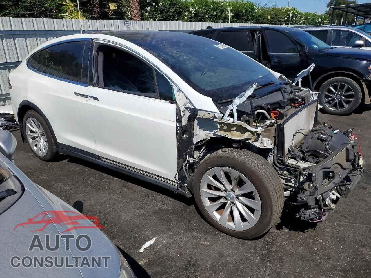 TESLA MODEL X 2020 - 5YJXCBE22LF233895