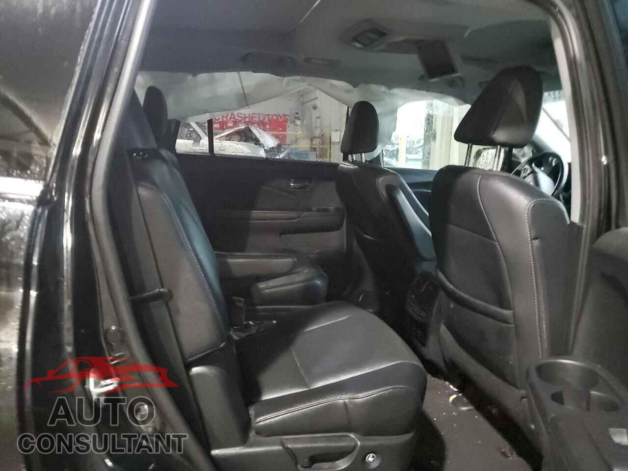 HONDA PILOT 2017 - 5FNYF6H04HB093823
