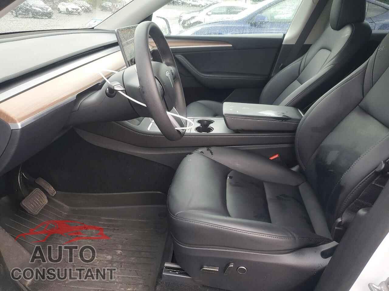TESLA MODEL Y 2024 - 7SAYGAEE5RF161390