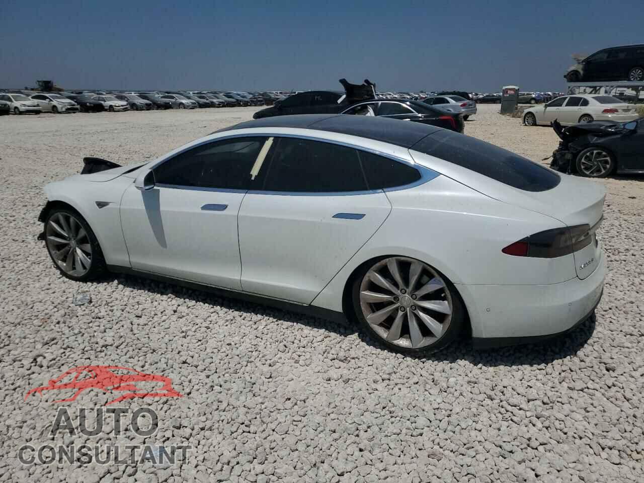 TESLA MODEL S 2015 - 5YJSA1H2XFF084856