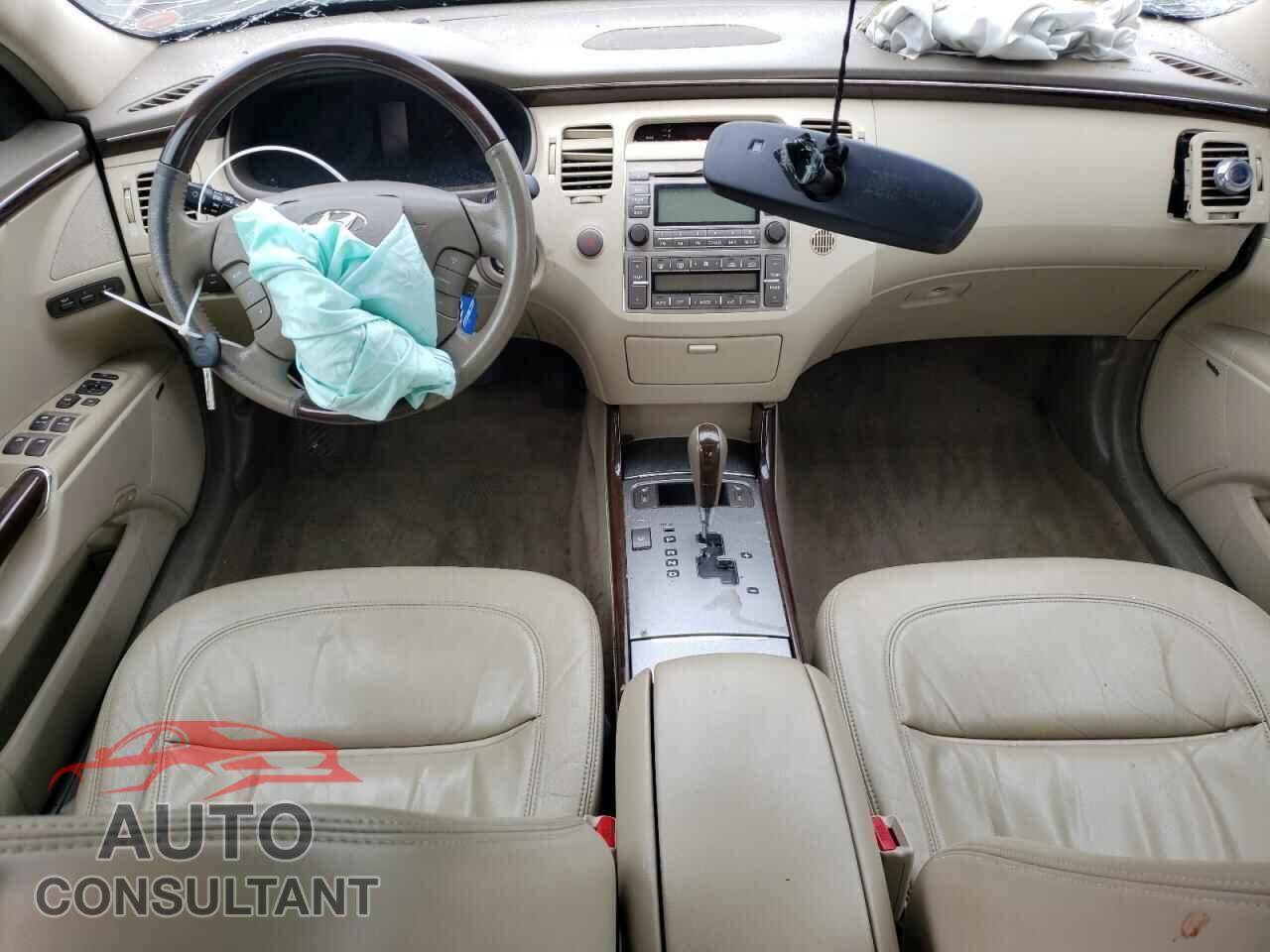 HYUNDAI AZERA 2010 - KMHFC4DF7AA512921