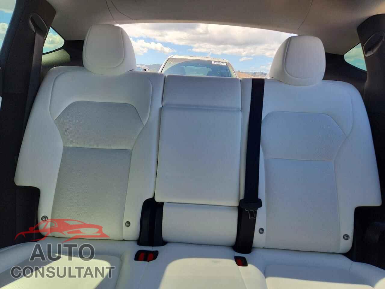 TESLA MODEL Y 2026 - 7SAYGDEE3TF390997