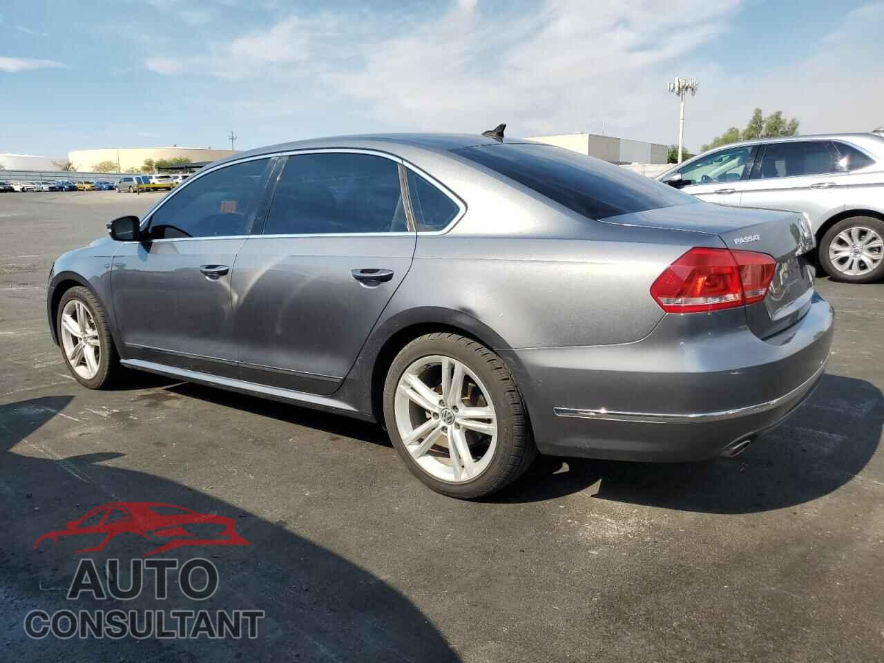 VOLKSWAGEN PASSAT 2015 - 1VWCV7A32FC034784