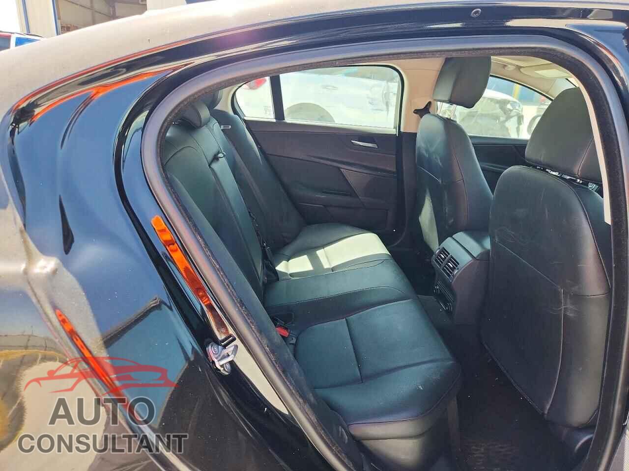 JAGUAR XE 2019 - SAJAR4FX8KCP48214