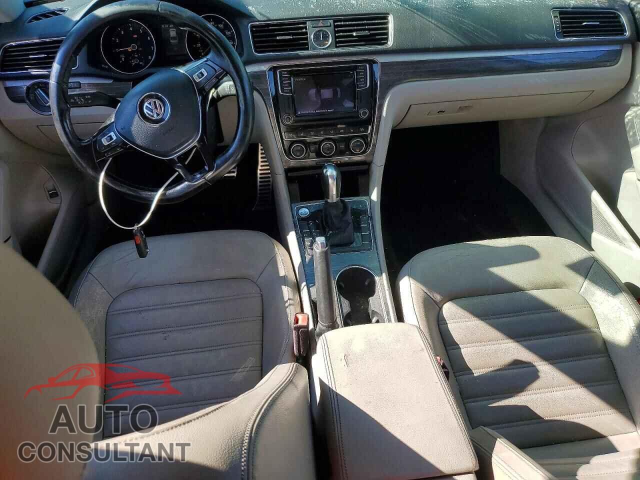 VOLKSWAGEN PASSAT 2017 - 1VWCT7A3XHC077973