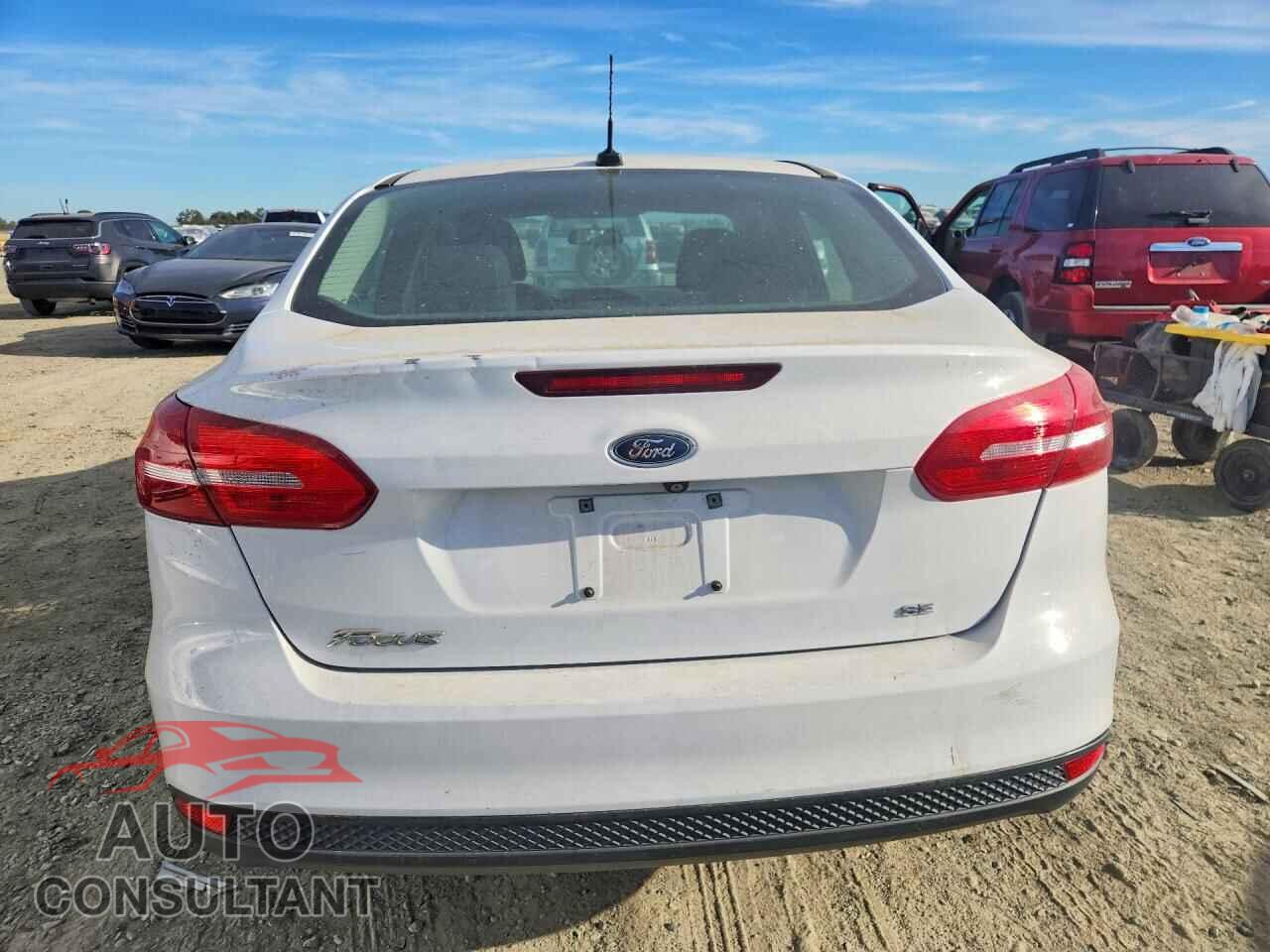 FORD FOCUS 2015 - 1FADP3F2XFL329101