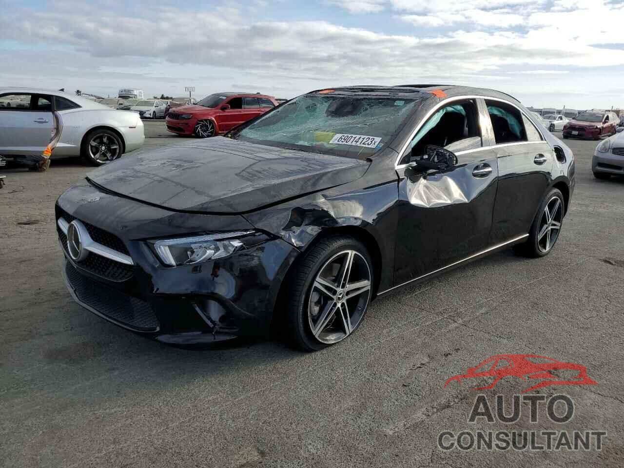 MERCEDES-BENZ A-CLASS 2019 - WDD3G4EB0KW019096