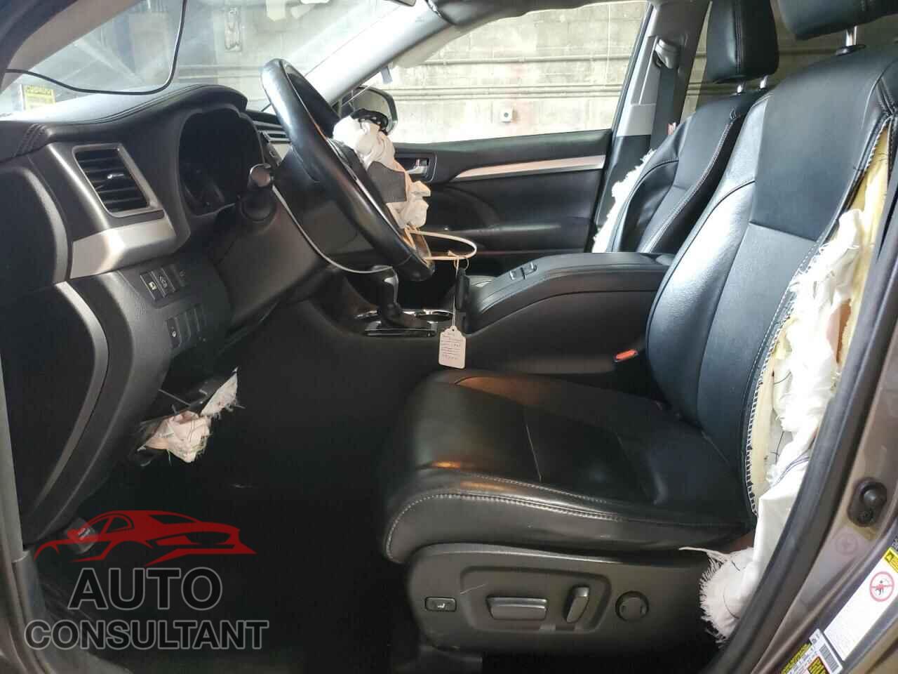 TOYOTA HIGHLANDER 2018 - 5TDJZRFH3JS528657