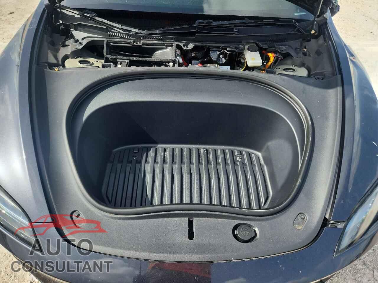 TESLA MODEL 3 2025 - 5YJ3E1EA1SF996645