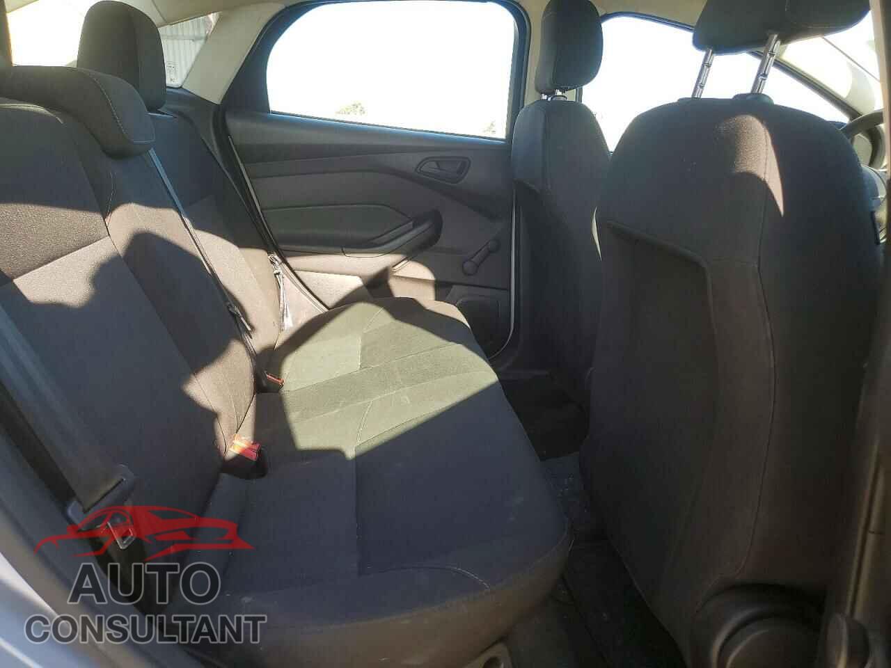 FORD FOCUS 2018 - 1FADP3E25JL288046