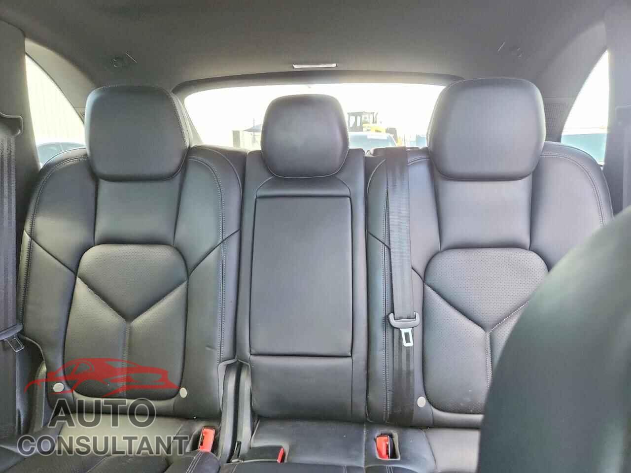 PORSCHE CAYENNE 2016 - WP1AA2A22GLA02868