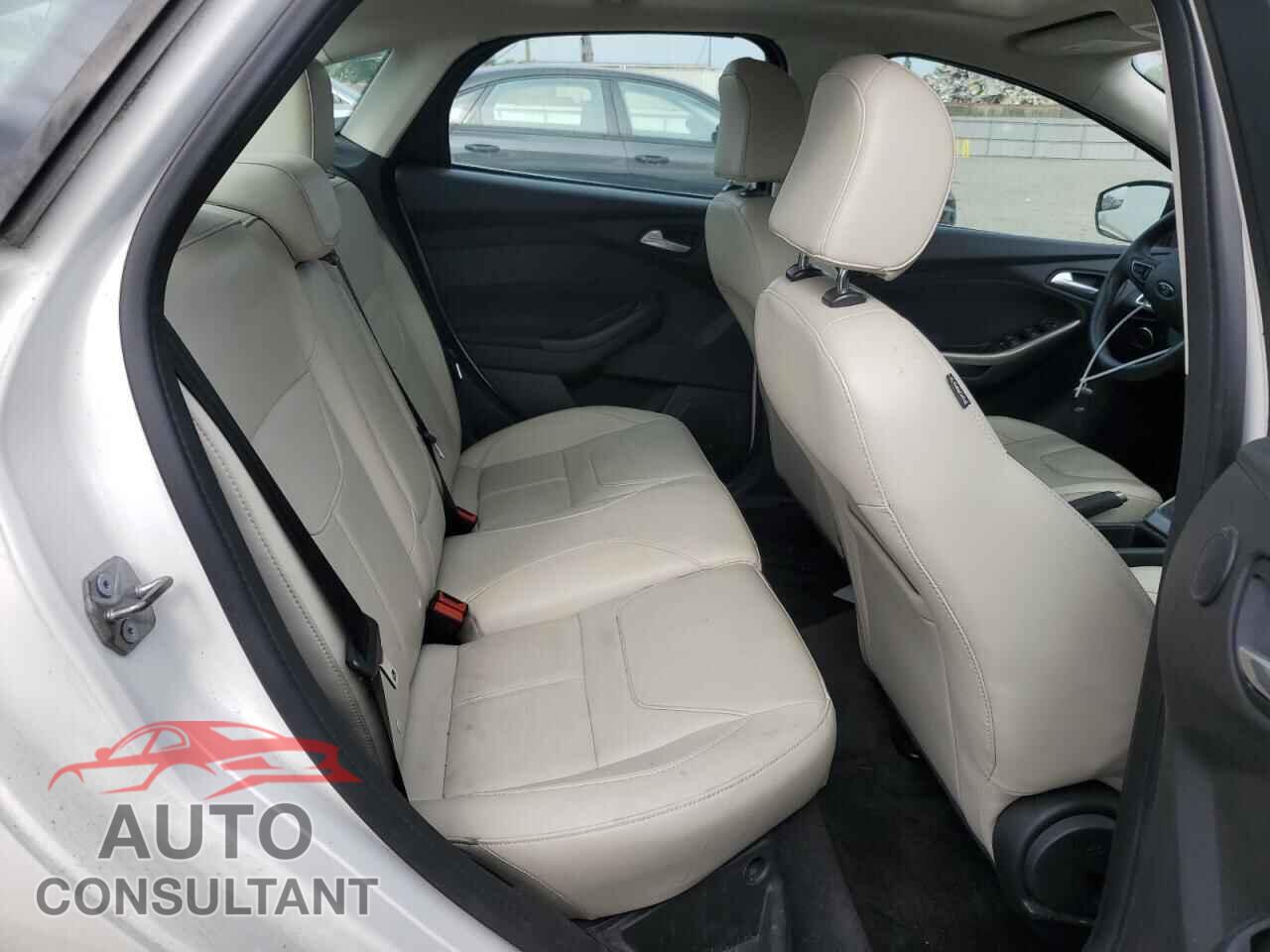 FORD FOCUS 2018 - 1FADP3J23JL280968