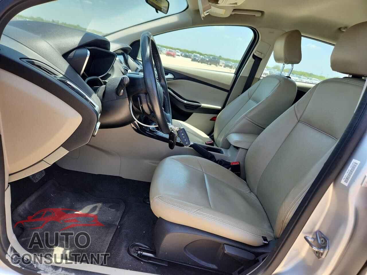 FORD FOCUS 2017 - 1FADP3R47HL343571