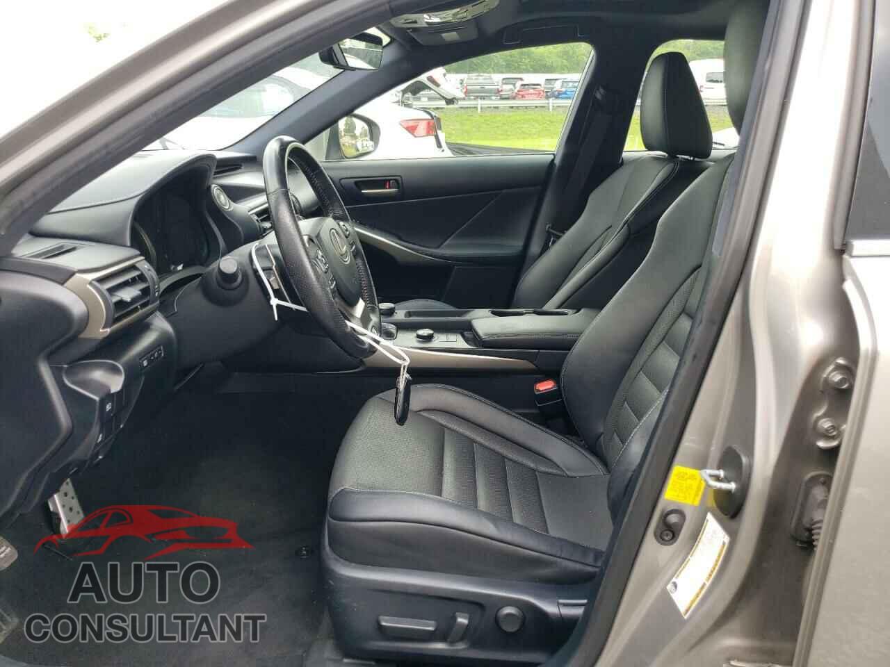 LEXUS IS 2019 - JTHC81D29K5037110