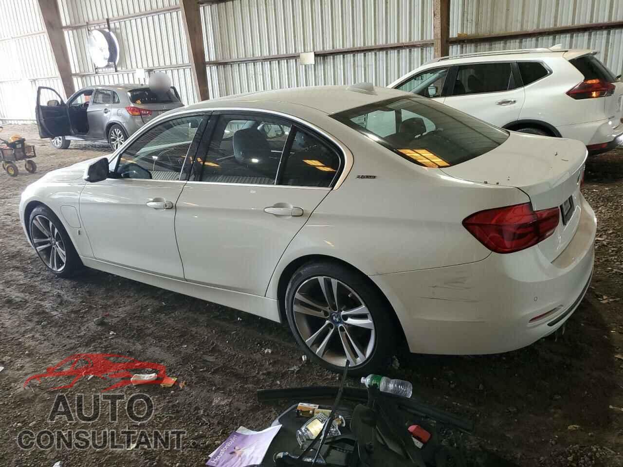 BMW 3 SERIES 2017 - WBA8E1C33HA158884