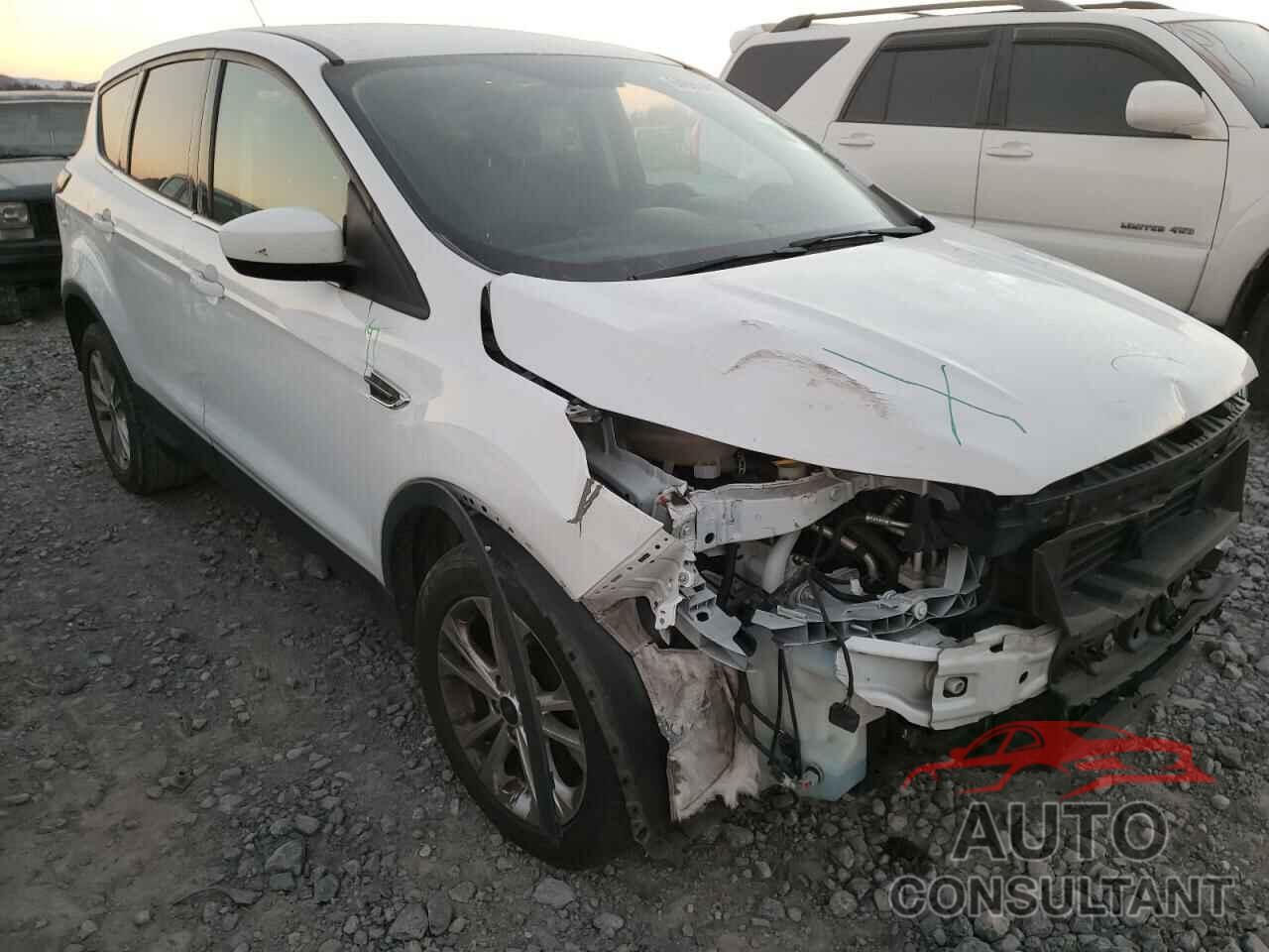 FORD ESCAPE 2017 - 1FMCU0GD1HUA53395