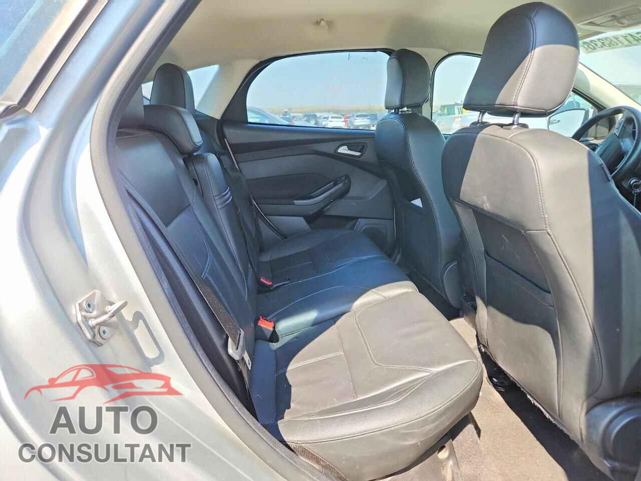 FORD FOCUS 2015 - 1FADP3K2XFL255751