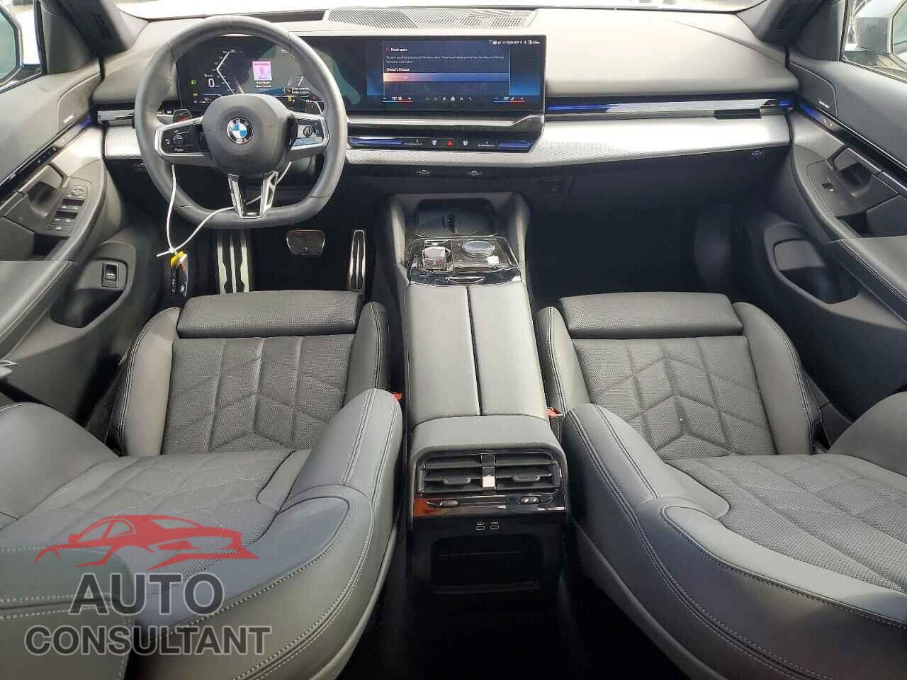 BMW 5 SERIES 2024 - WBA43FJ08RCS64618