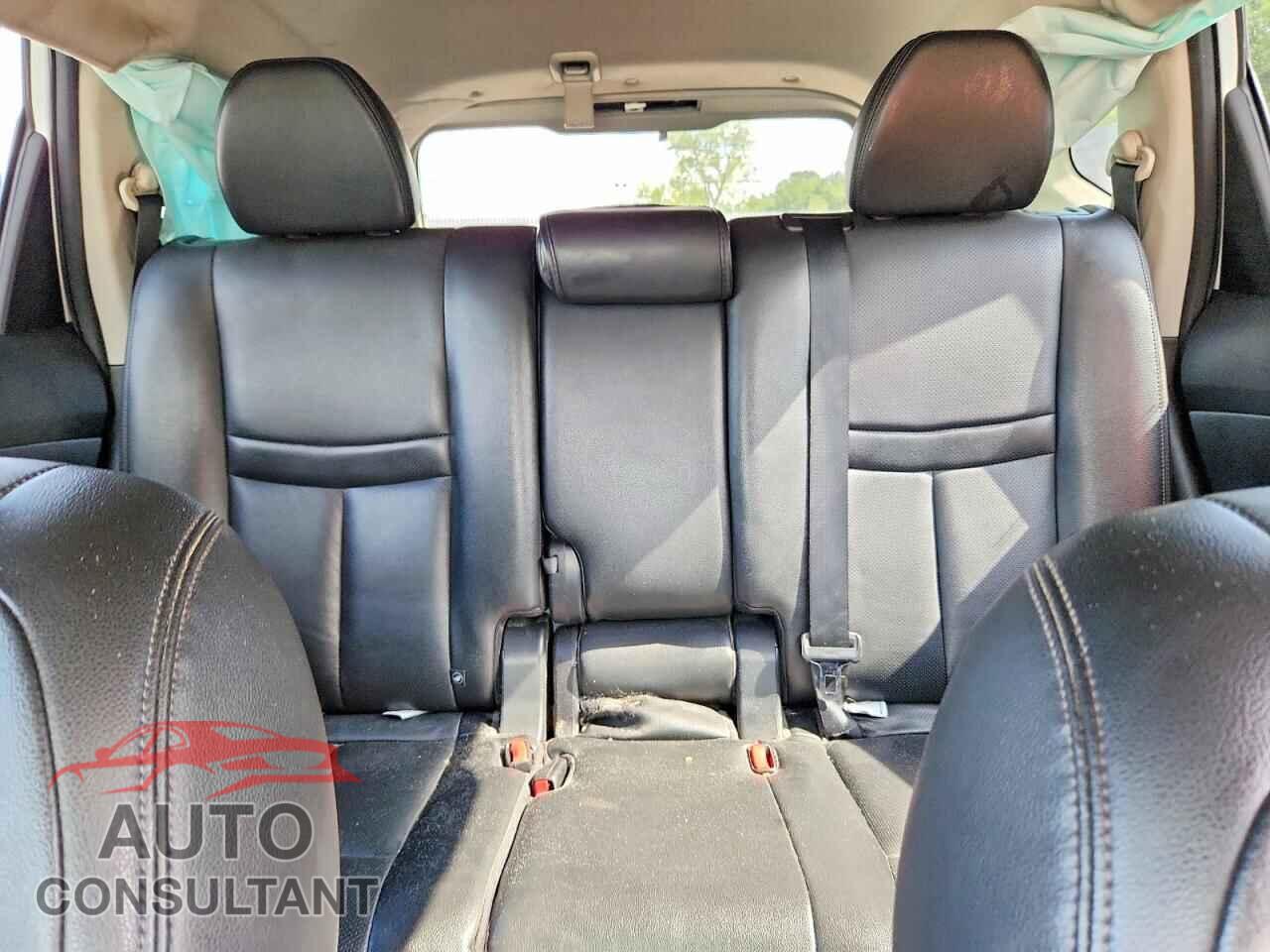 NISSAN ROGUE 2015 - 5N1AT2MV0FC902082