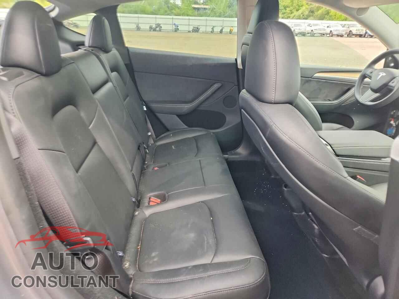 TESLA MODEL Y 2024 - 7SAYGDEE8RA314097
