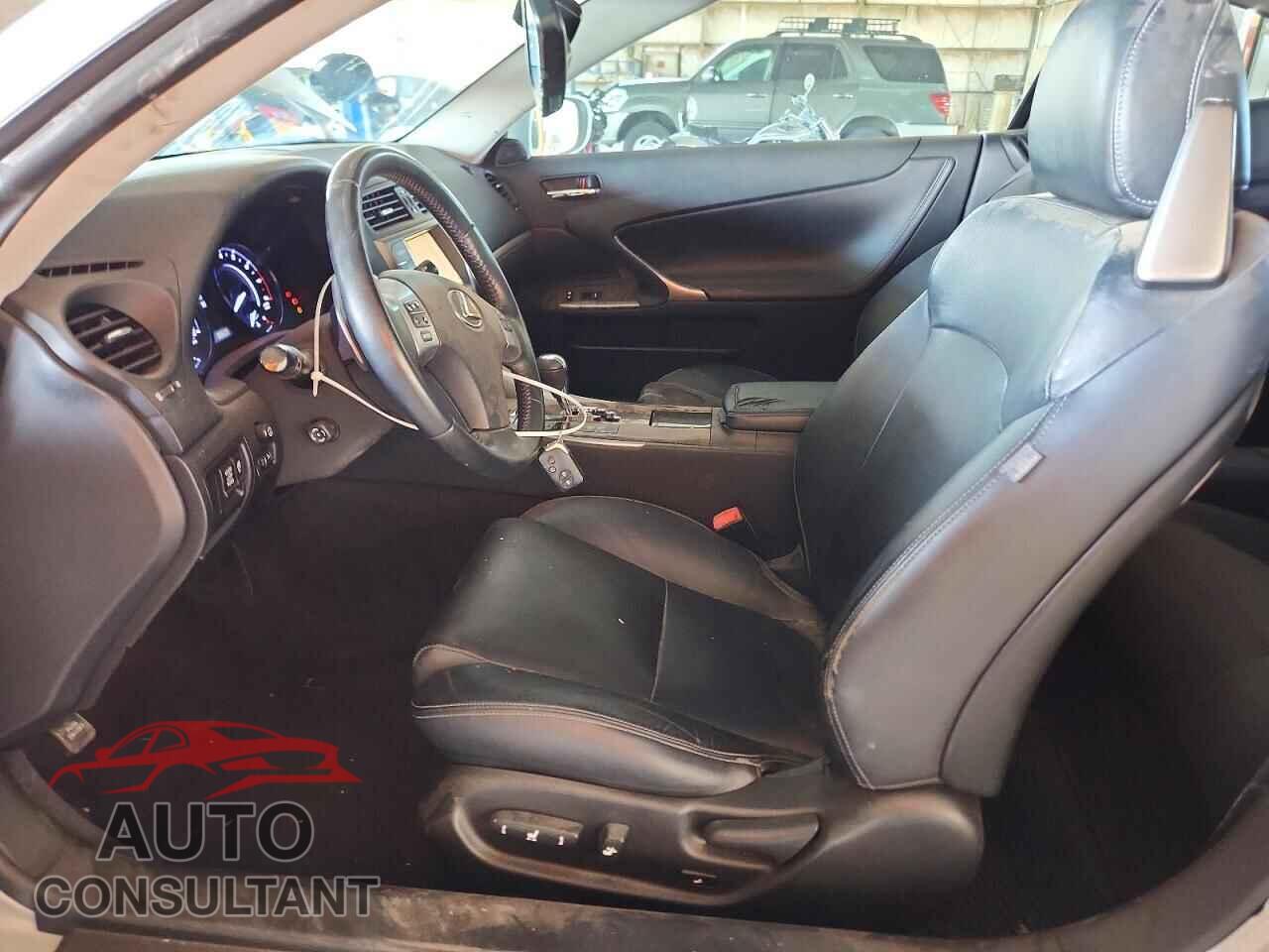 LEXUS IS 2011 - JTHFF2C2XB2518236